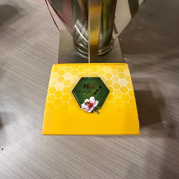 Lanoline Manuka Honey Eye Creme - Picture 2 of 4